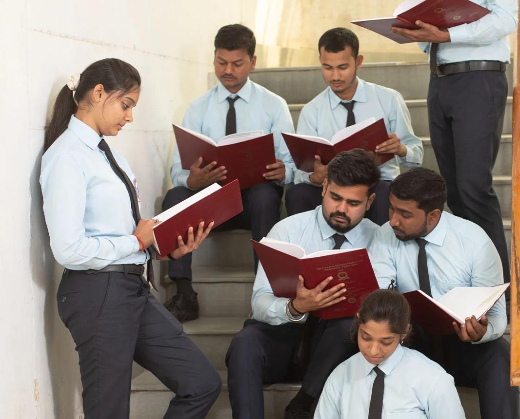Bachelor Of Business Administration + Bachelor Of Laws (bba Llb)