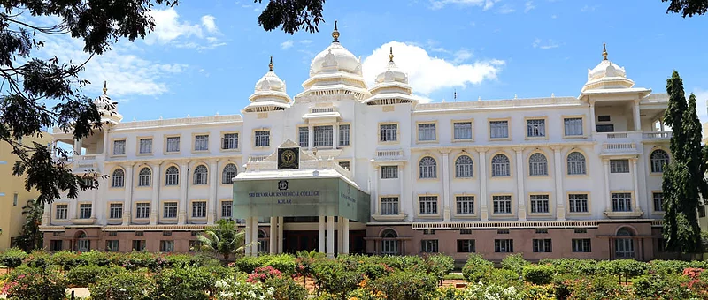 Sri Devaraj Urs Medical College campus in 