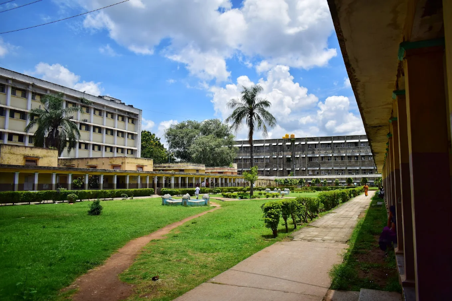 Mysore Medical College and Research Institute campus photo