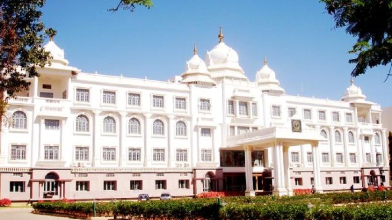 Sri Devaraj Urs Medical College campus photo